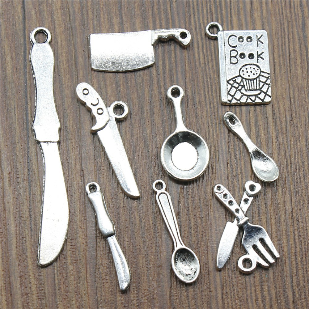 Vintage Collectible Spoons - アンティークシルバーカラーの包丁チャーム、キッチン用品、DIY、料理人、本、鍋、スプーン、20個