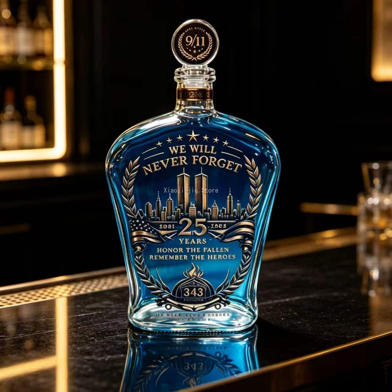 アンティーク調のエンボス加工が施されたガラス製デキャンタ、手 - Vintage Collectible Liquor Bottles のレビューと価格