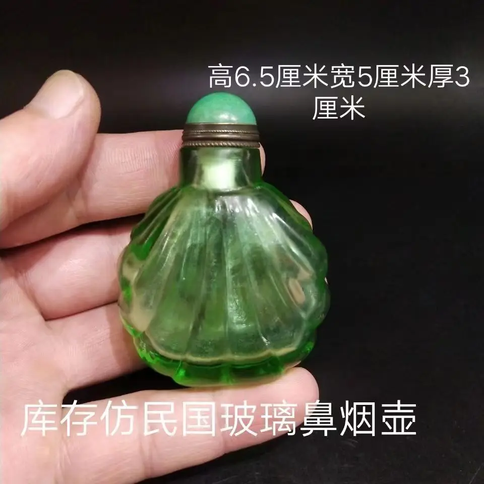 中国の古風な緑色の透明ガラス製プリズム型鼻煙壺。民俗芸術コレ - Vintage Collectible Bottles のレビューと価格