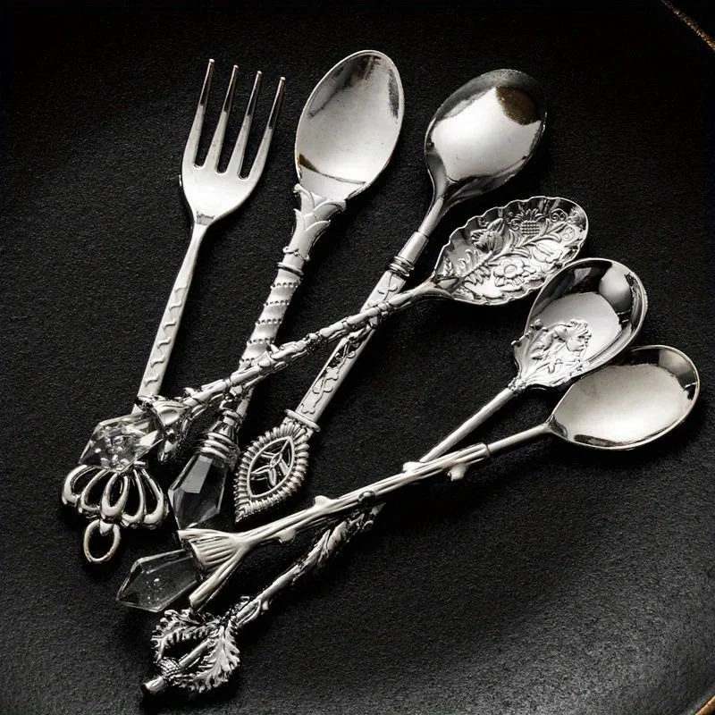 チゼルダの彫刻が施された金色のカットセット,ヴィンテージの彫 - Vintage Collectible Spoons のレビューと価格